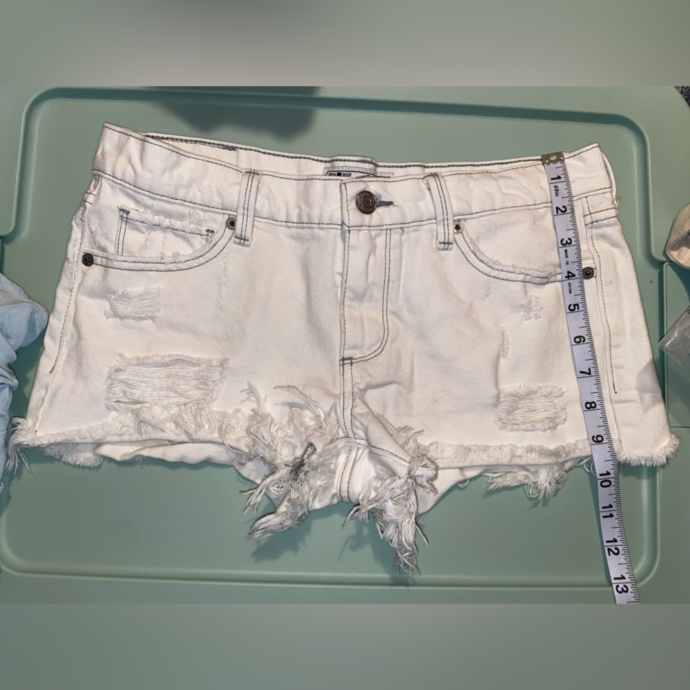 Lucky Brand The Cut Off denim shorts in white size women’s 2/26.